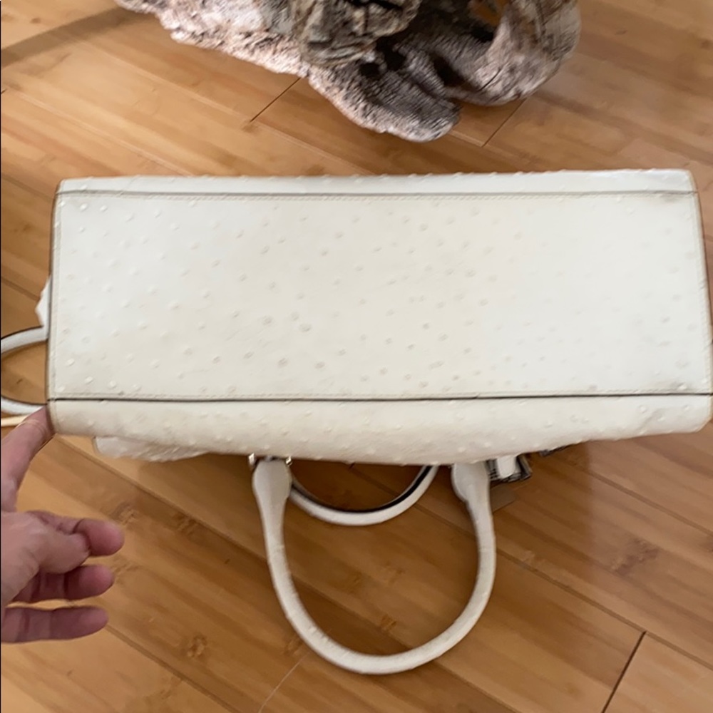 Elegant Cream Handbag - Picture 6 of 8